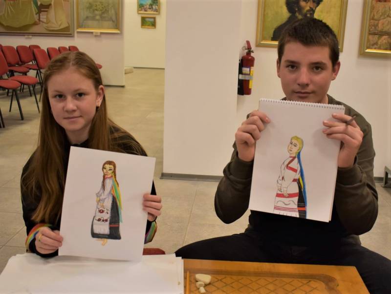 В Измаиле прошёл пленэр, где дети копировали картины известных художников