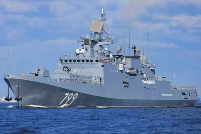Фрегат «Адмирал Макаров» был подбит в Черном море, на корабле пожар. ФОТО