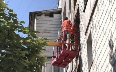 Як відновлюють будинки, що постраждали під час масованої дронової атаки по Ізмаїлу 24 липня