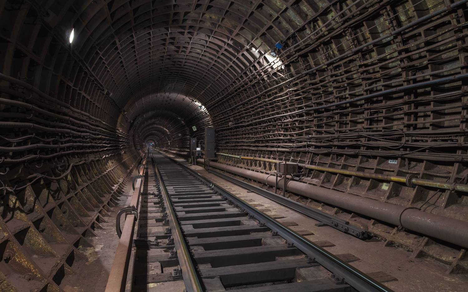 В киевском метро экономят свет