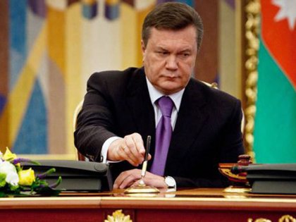 Янукович с сыновьями подали иски в суд