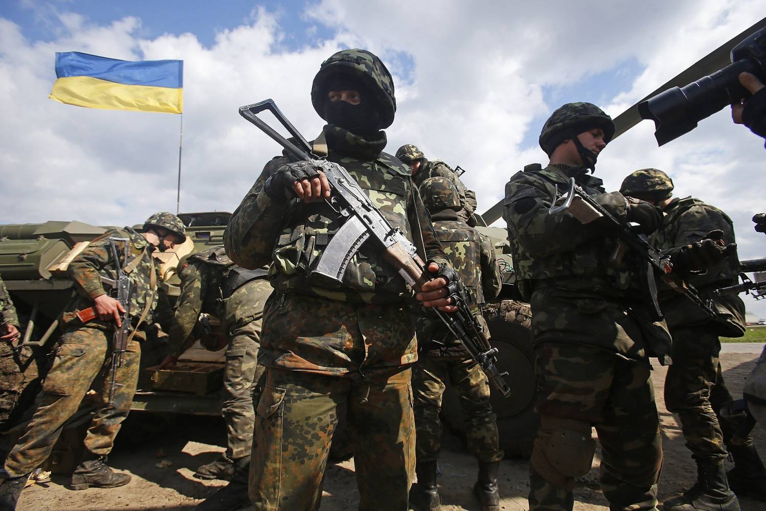 Украинские войска продолжают удерживать аэропорт Донецка