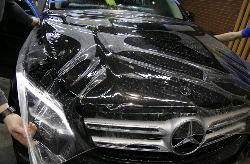 Бронеплівка на авто — невидимий щит для вашого автомобіля: чому це найкраща інвестиція у захист кузова